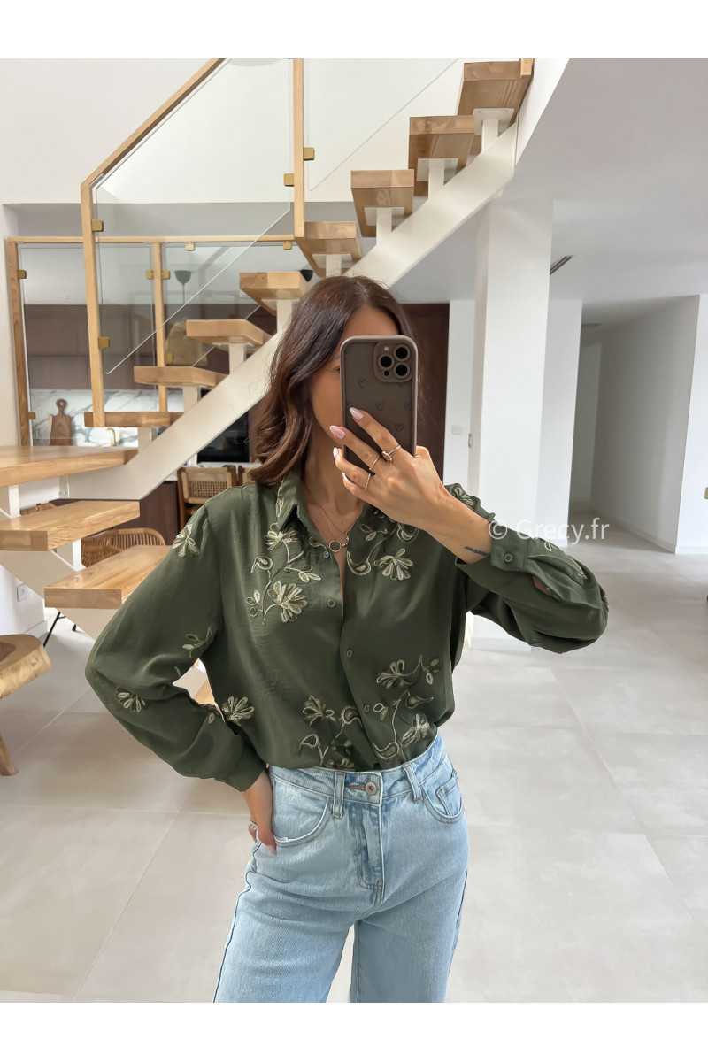 Chemise kaki broderies grecy mode tendance printemps été 2025 look intemporel