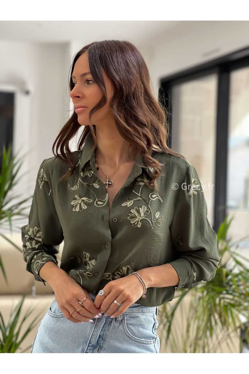 Chemise kaki broderies grecy mode tendance printemps été 2025 look intemporel