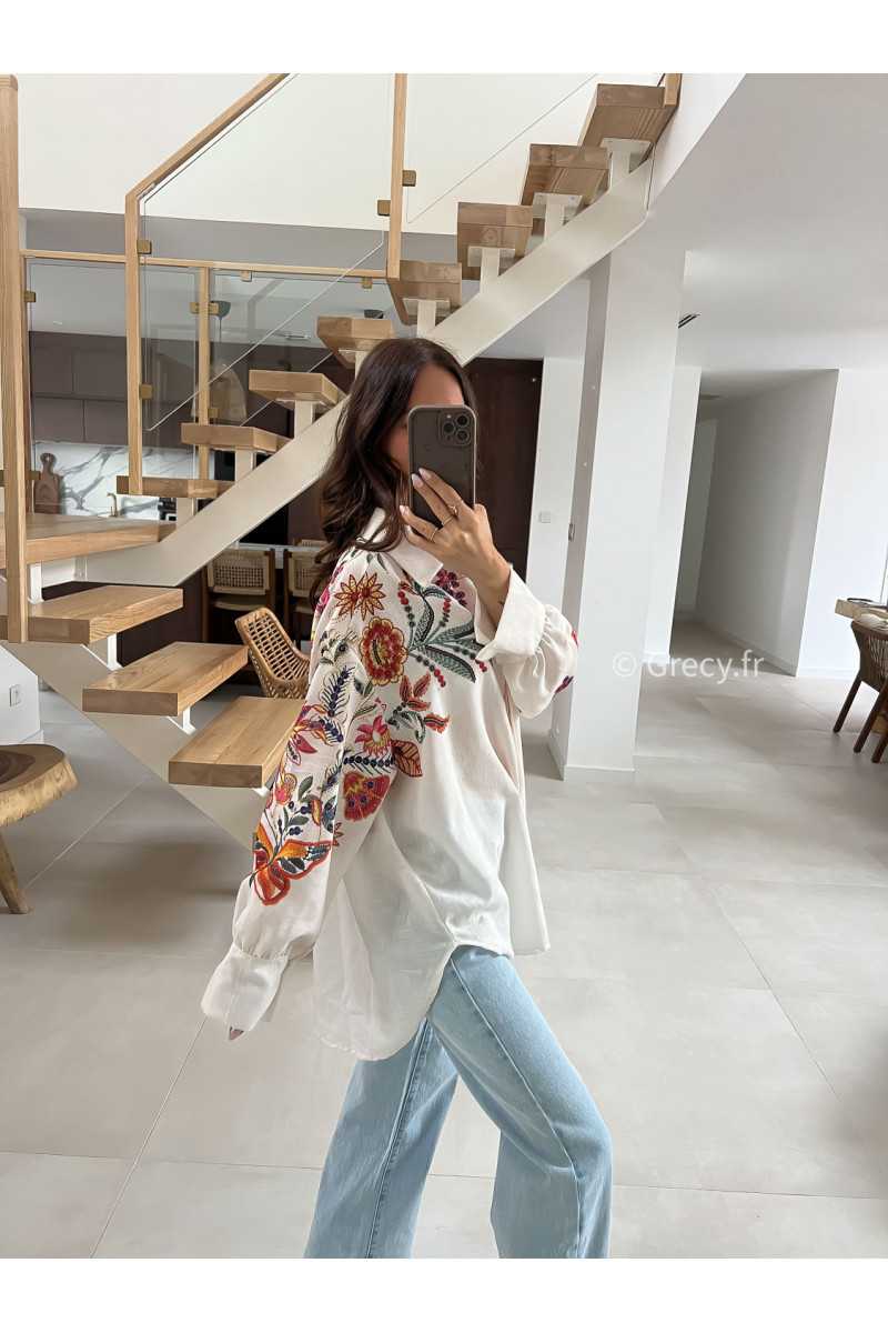 Chemise blanche oversize fleurs fleuri colorés grecy mode tendance printemps été 2025 look intemporel