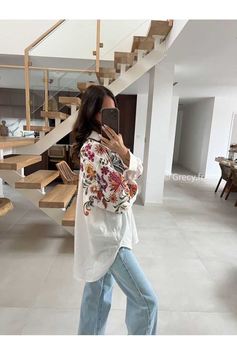 Chemise blanche oversize fleurs fleuri colorés grecy mode tendance printemps été 2025 look intemporel
