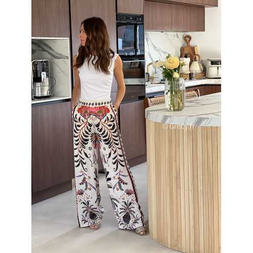 Pantalon fluide exotique large élastique motifs grecy mode look printemps été 2025 tendance