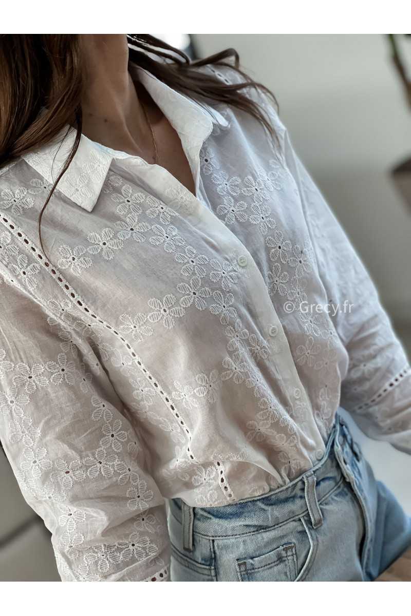 Chemise blanche fleurs broderie grecy mode look printemps été 2025 tendance