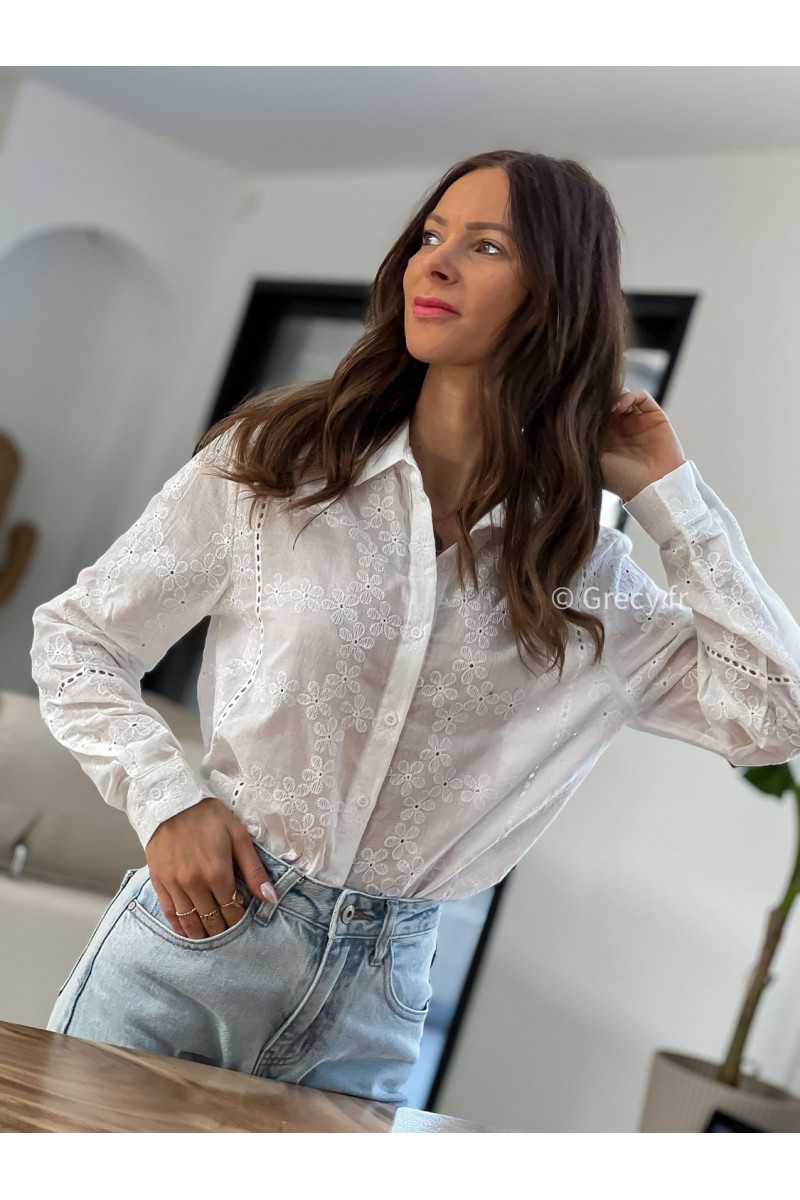 Chemise blanche fleurs broderie grecy mode look printemps été 2025 tendance