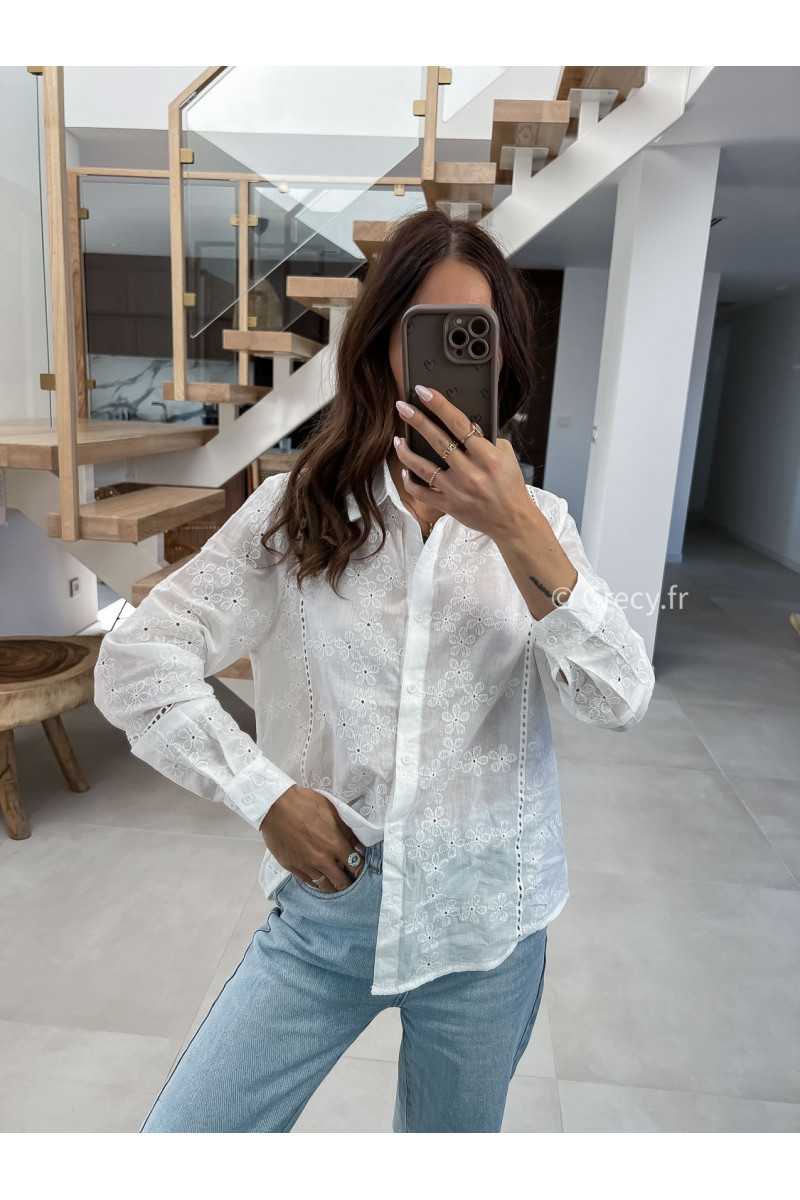 Chemise blanche fleurs broderie grecy mode look printemps été 2025 tendance