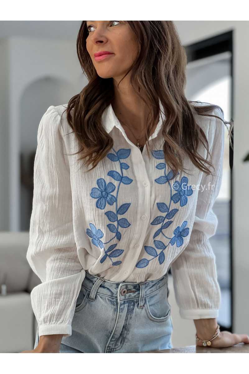 Chemise gaze coton fleurs bleues broderies grecy mode look printemps été 2025 tendance