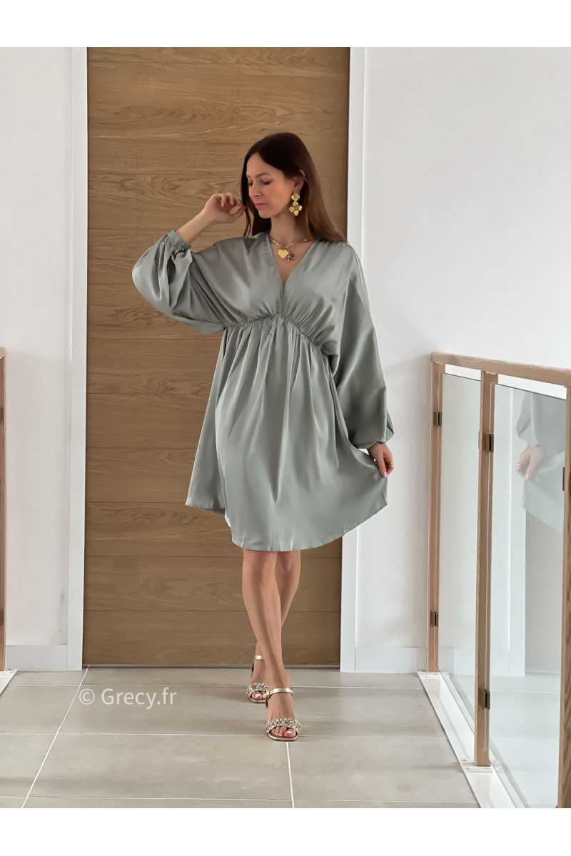 Robe satinée manches longues vert sauge cérémonie mariage grecy mode look printemps été 2025