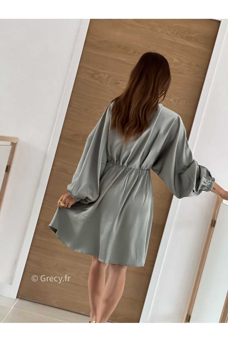 Robe satinée manches longues vert sauge cérémonie mariage grecy mode look printemps été 2025