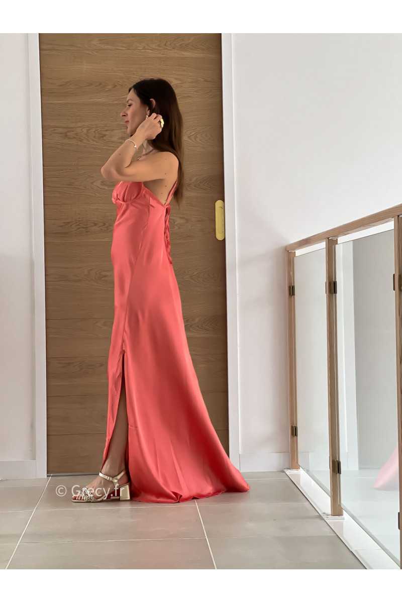 Robe longue satinée corail cérémonie mariage grecy mode look printemps été 2025