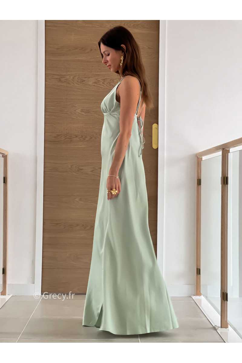 Robe longue satinée vert pastel cérémonie mariage grecy mode look printemps été 2025