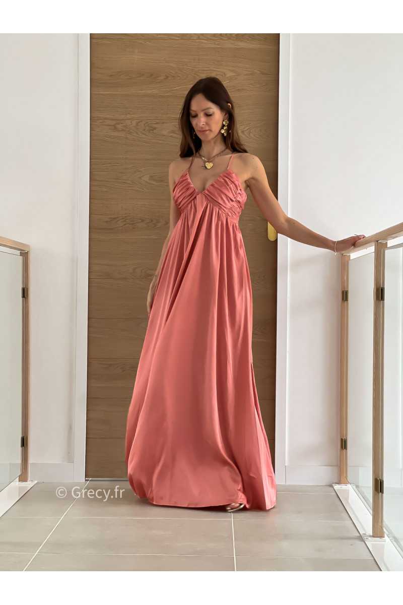 Robe longue satinée rose saumon cérémonie mariage grecy mode look printemps été 2025