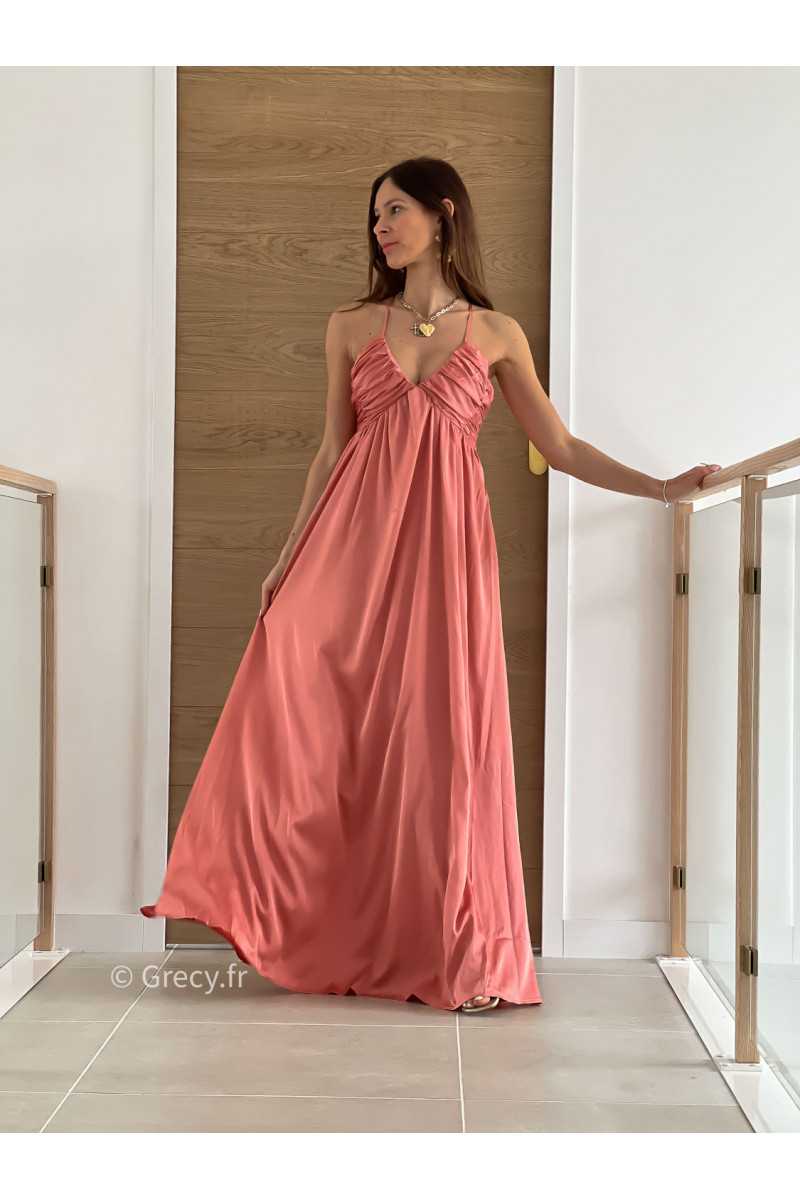 Robe longue satinée rose saumon cérémonie mariage grecy mode look printemps été 2025