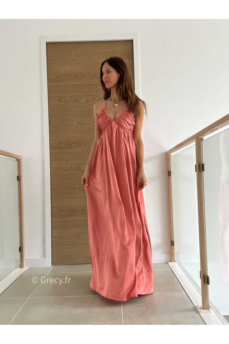Robe longue satinée rose saumon cérémonie mariage grecy mode look printemps été 2025
