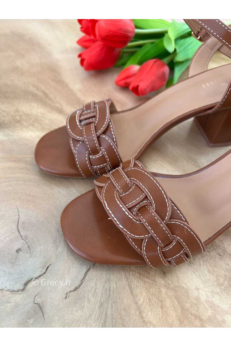 Sandales talons marron couture blanche été 2025 mode tendance grecy