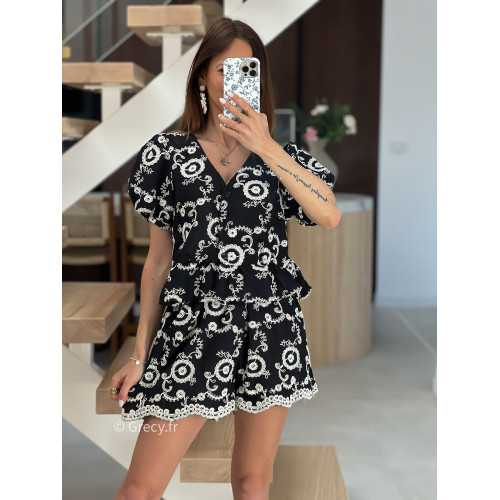 Ensemble broderies noir short et chemisier mode tendance printemps été 2025 grecy chic élégant