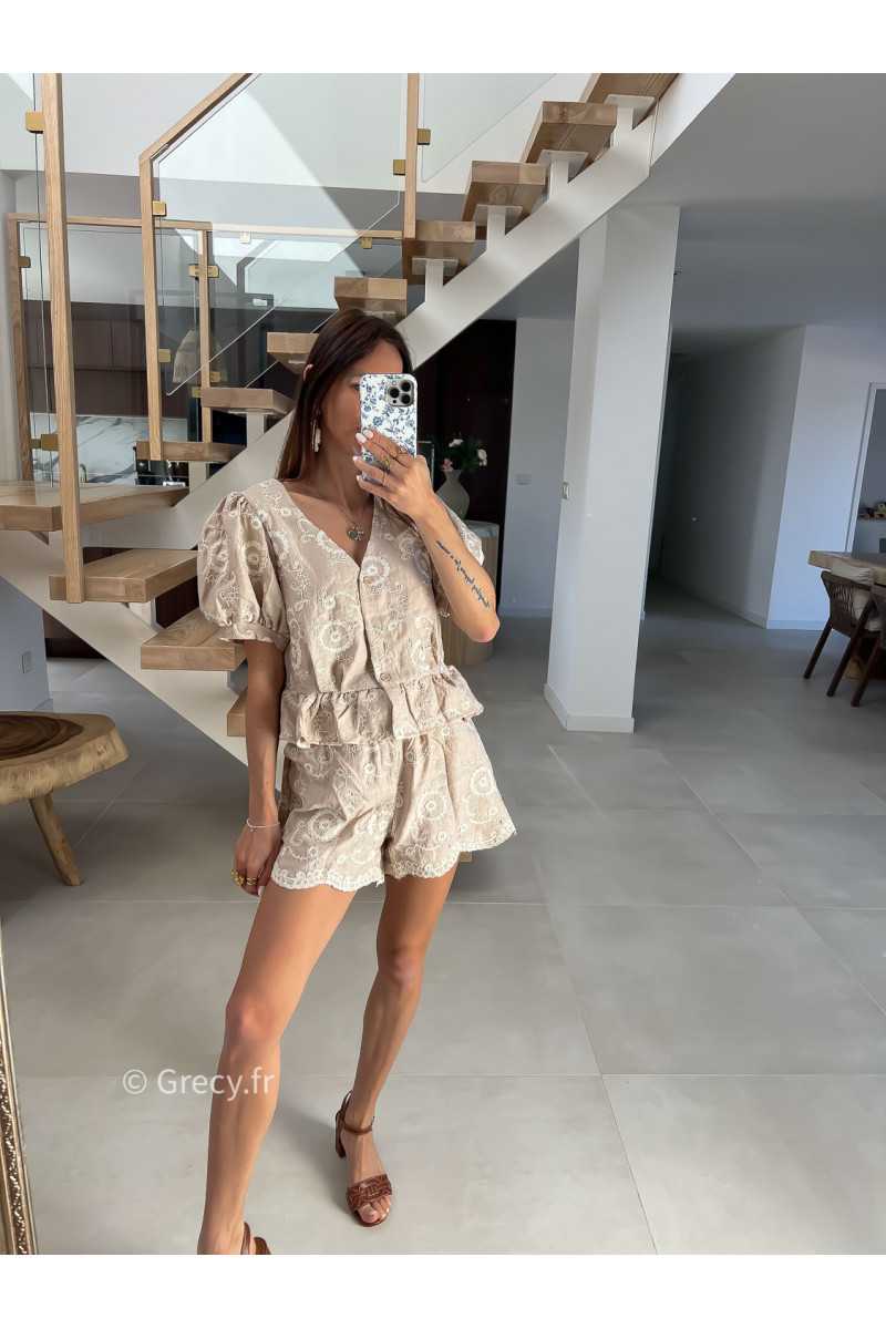 Ensemble broderies beige blanc short et chemisier mode tendance printemps été 2025 grecy chic élégant