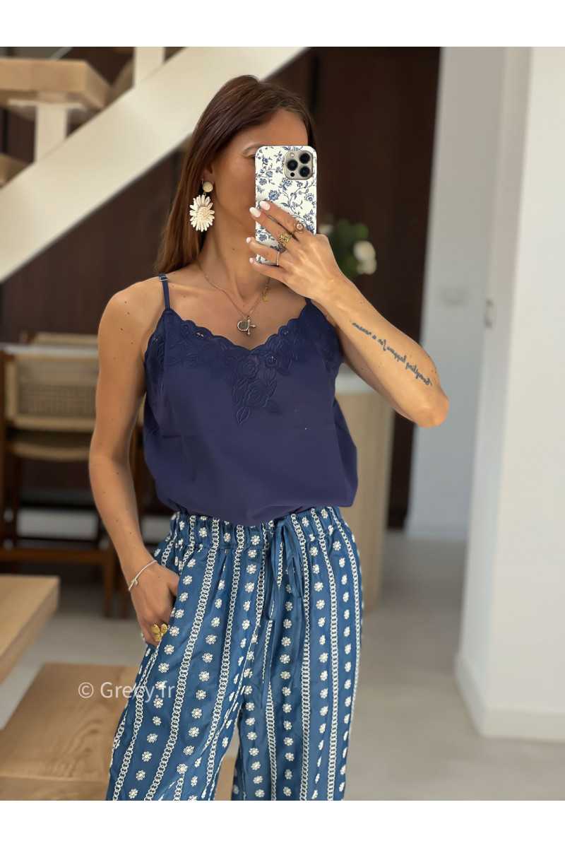 Débardeur broderies bleu marine mode tendance printemps été 2025 grecy chic élégant