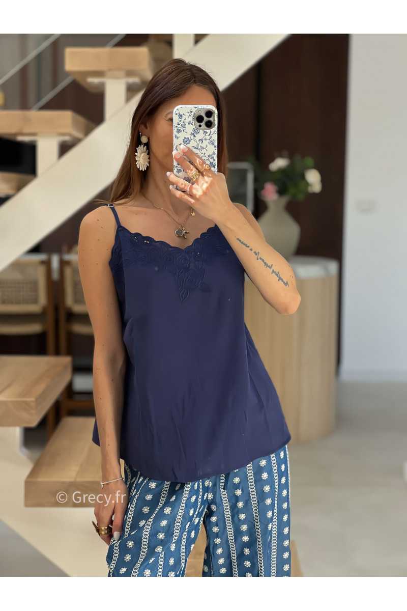 Débardeur broderies bleu marine mode tendance printemps été 2025 grecy chic élégant