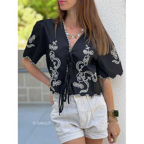 Blouse broderies nouée manches courtes