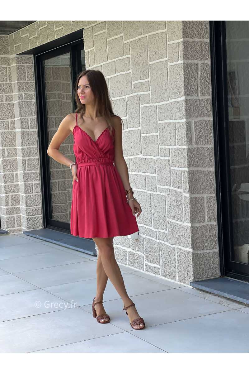 Robe rouge courte ceinturée printemps été mode tendance grecy zara mango