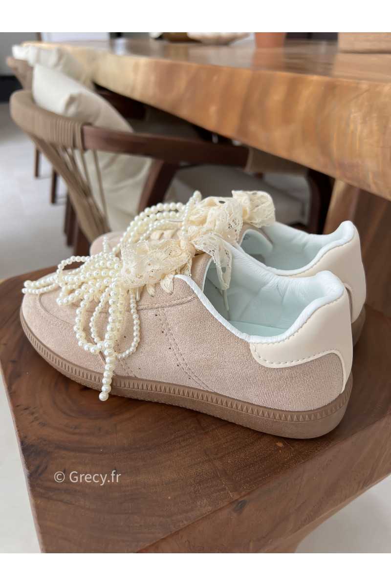 Baskets beige lacets perles et dentelles grecy chaussures été 2025