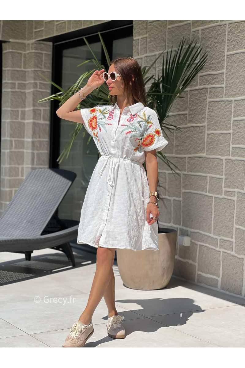 Robe chemise broderies gaze de coton fleurie blanche mode printemps été boutons ceinture grecy look ootd
