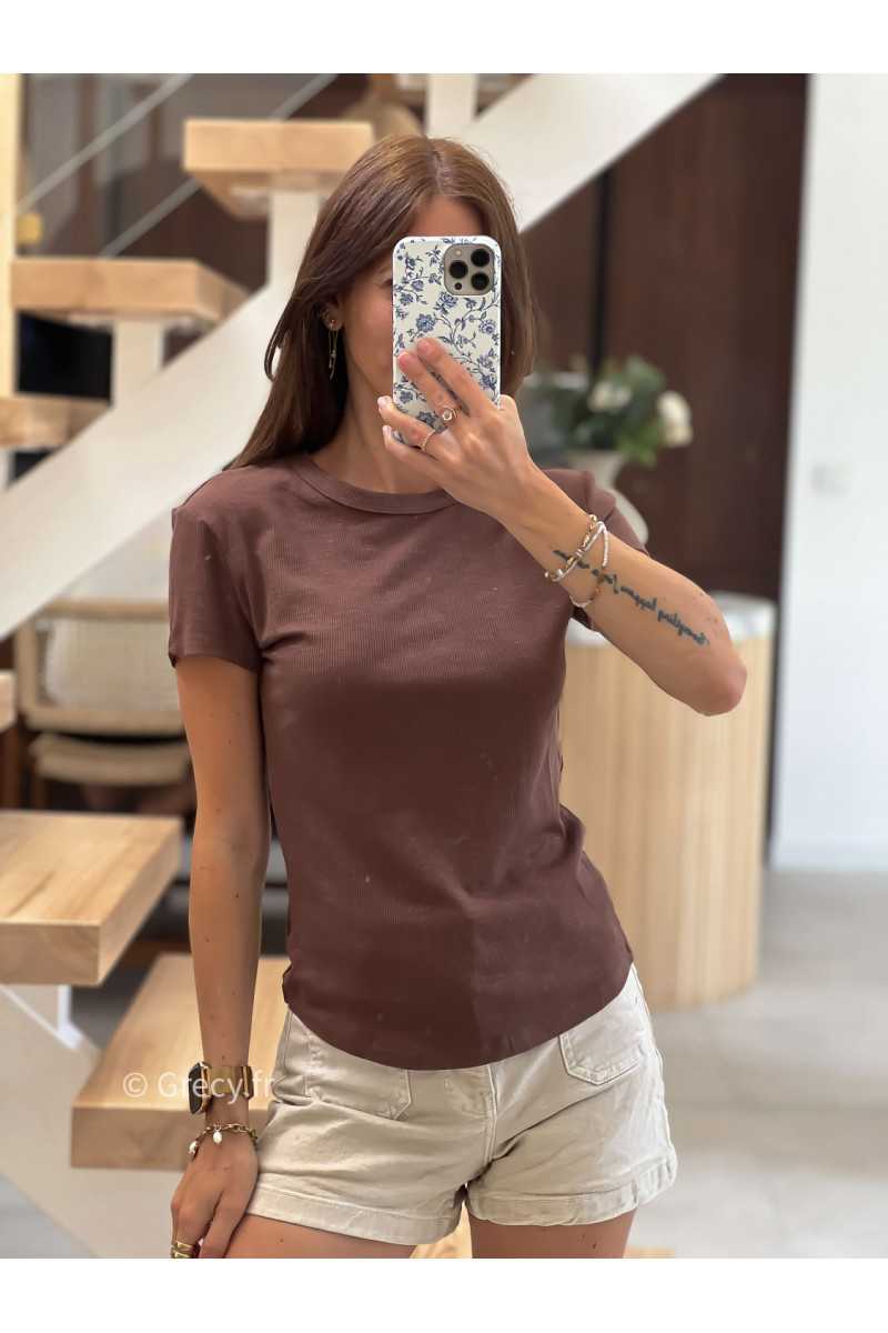 t-shirt épais marron côtelé basique intemporel prêt du corps cintré col rond mode tendance grecy été 2025