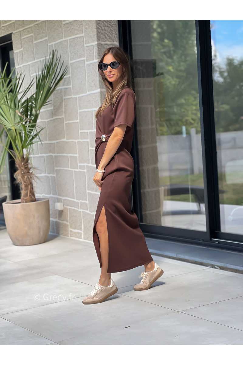 robe longue marron manches courtes détail doré fente basique tendance grecy look automne hiver 2025 2026