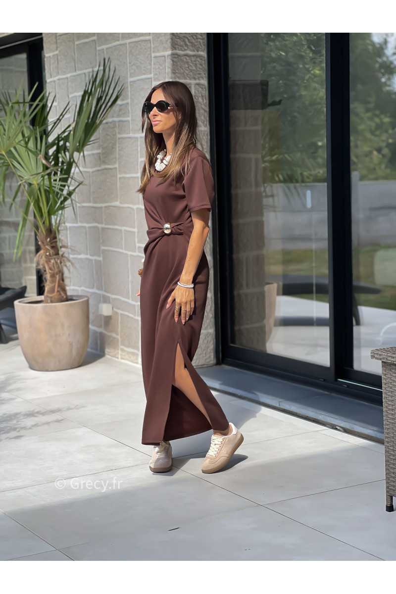robe longue marron manches courtes détail doré fente basique tendance grecy look automne hiver 2025 2026