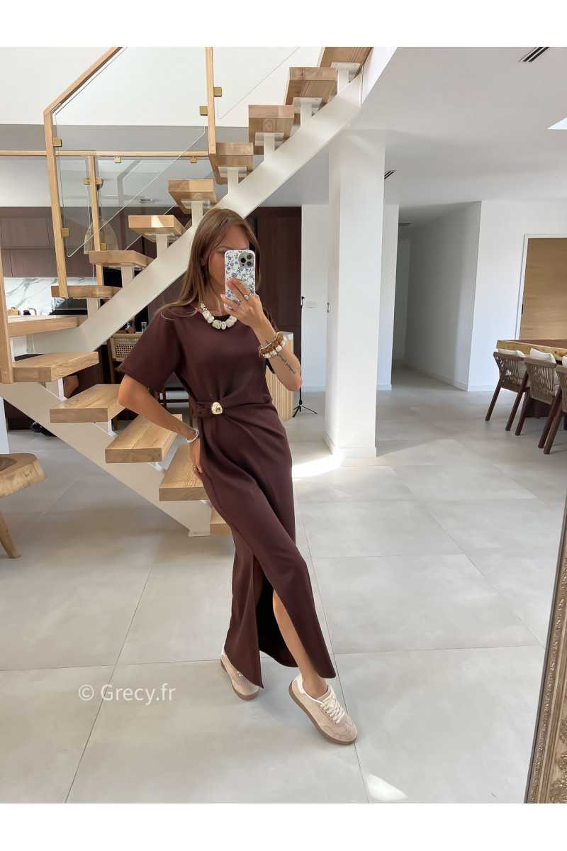 robe longue marron manches courtes détail doré fente basique tendance grecy look automne hiver 2025 2026