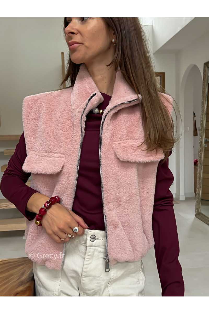 gilet veste sans manches fausse fourrure rose tendance grecy look automne hiver 2025 2026