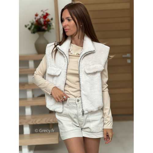 gilet veste sans manches fausse fourrure écru tendance grecy look automne hiver 2025 2026
