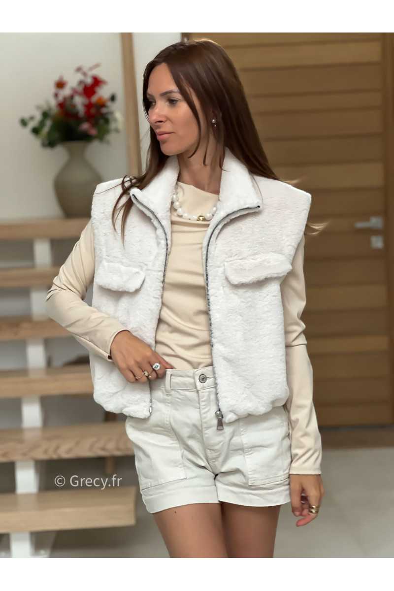 gilet veste sans manches fausse fourrure écru tendance grecy look automne hiver 2025 2026