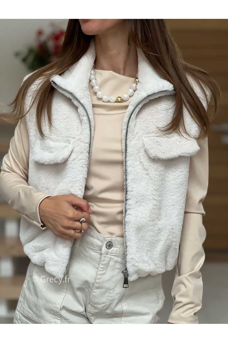 gilet veste sans manches fausse fourrure écru tendance grecy look automne hiver 2025 2026
