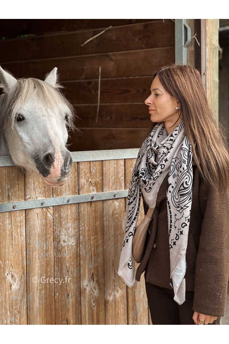 Echarpe beige en laine foulard motif bandana kujten