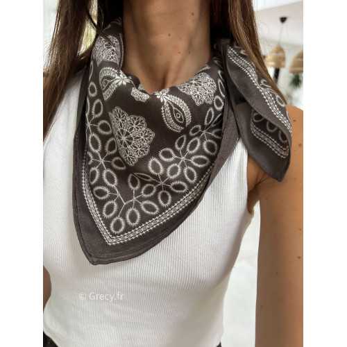Echarpe foulard carré marron motif bandana fleuri grecy