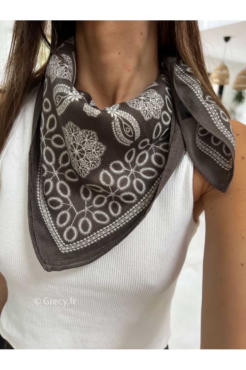 Echarpe foulard carré marron motif bandana fleuri grecy