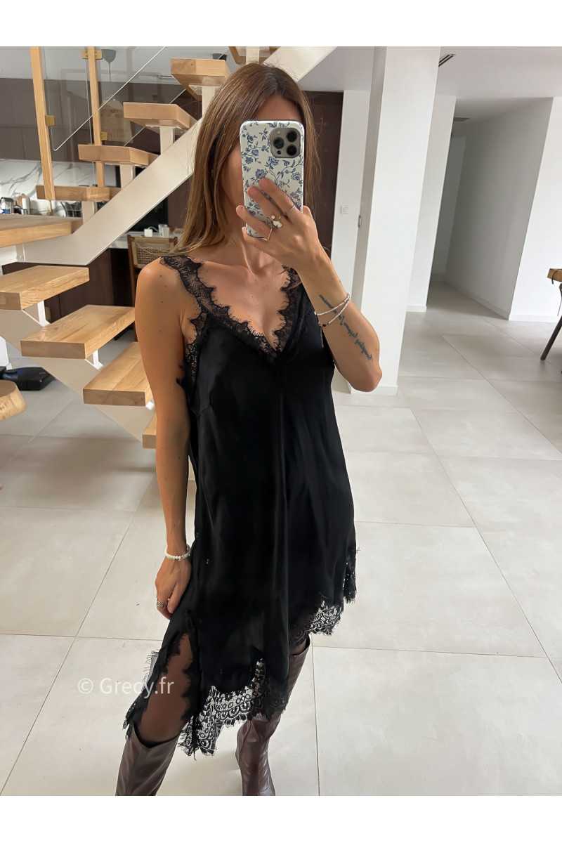 robe longue asymétrique style lingerie dentelles noire mode tendance grecy look Zara mango