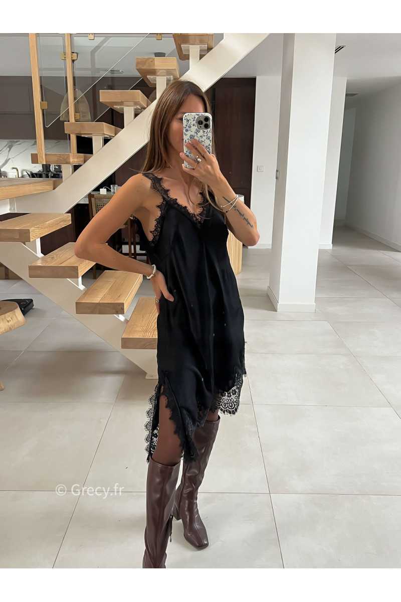 robe longue asymétrique style lingerie dentelles noire mode tendance grecy look Zara mango