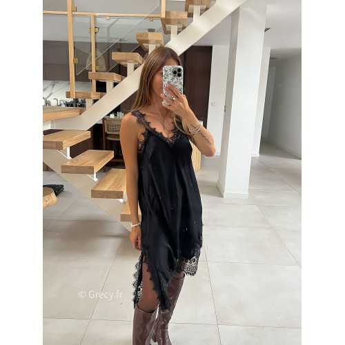 robe longue asymétrique style lingerie dentelles noire mode tendance grecy look Zara mango