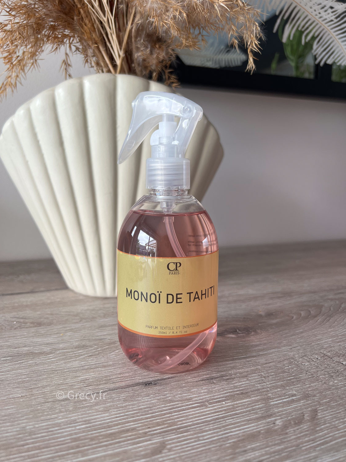 Parfum textile et intérieur au Monoï de Tahiti 250ml accessoire