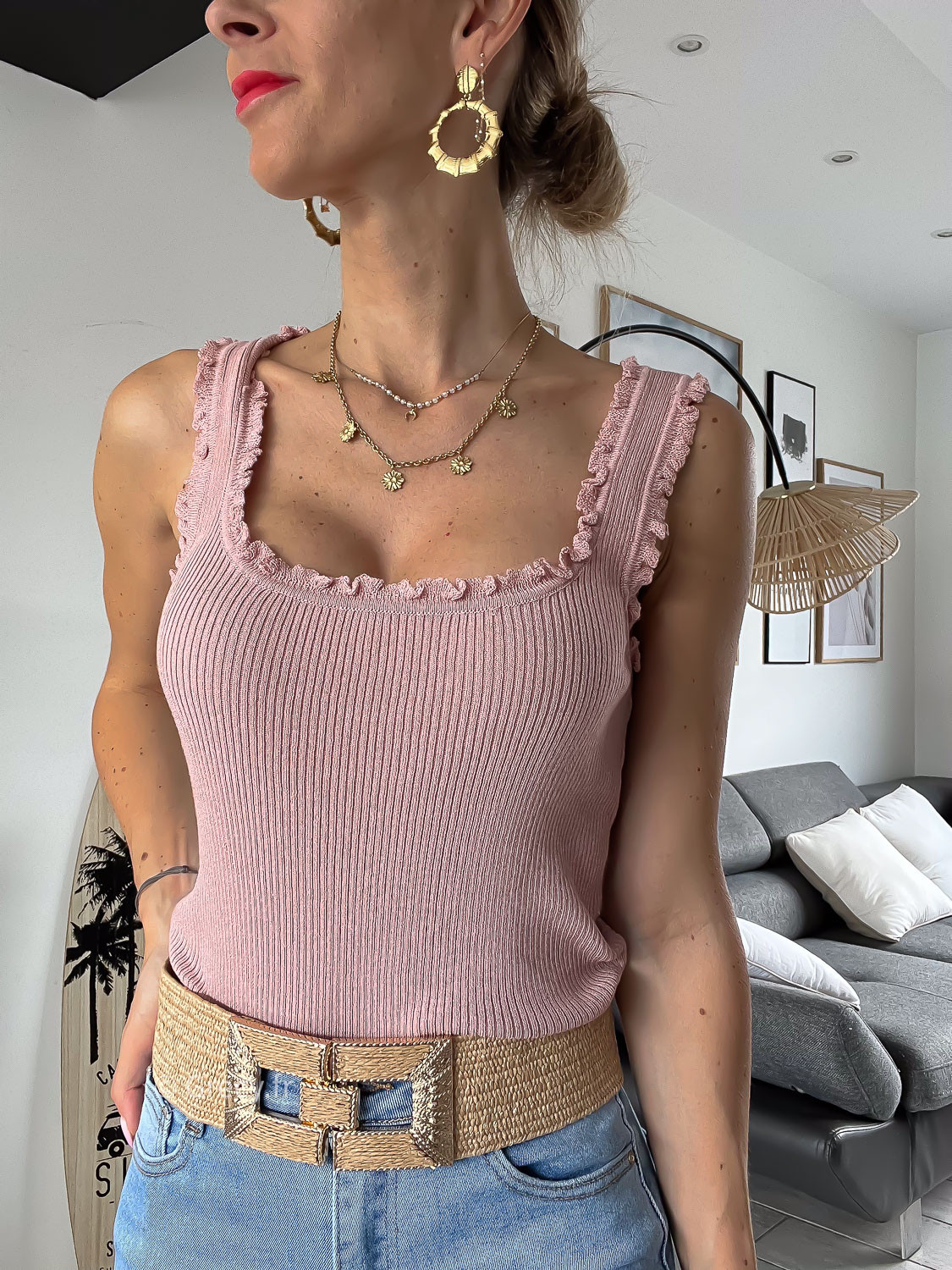 D bardeur rose maille c tel e avec des petits volants Couleur rose