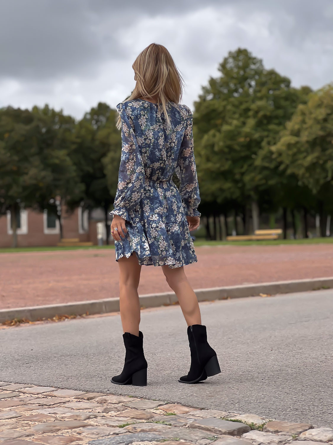 Robe bleu hotsell fleurie