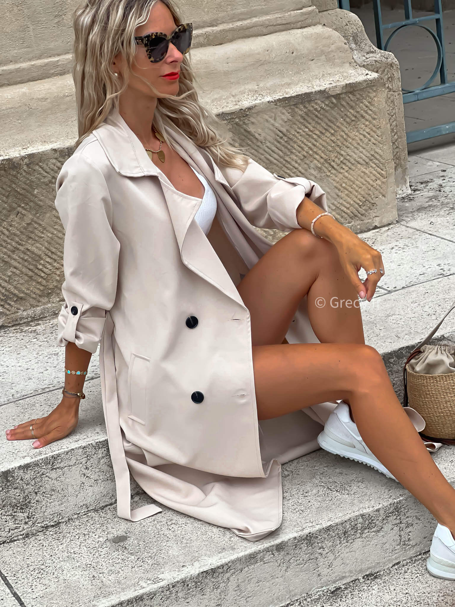 trench-coat beige